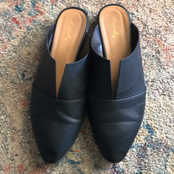 Qupid Shoes - Qupid slides.